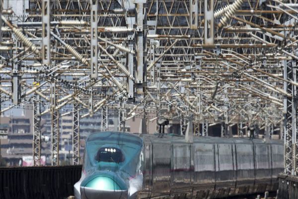 Japan bullet train runs with door open at 280 kph, 340 passengers on board Japan bullet train runs with door open at 280 kph, 340 passengers on board