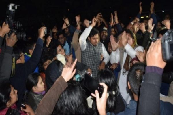 JNU mayhem: JNUTA seeks removal of VC, inquiry into attack JNU mayhem: JNUTA seeks removal of VC, inquiry into attack