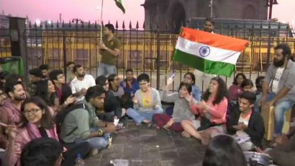 JNU Violence: Maharashtra minister joins students' protest in Mumbai JNU Violence: Maharashtra minister joins students' protest in Mumbai