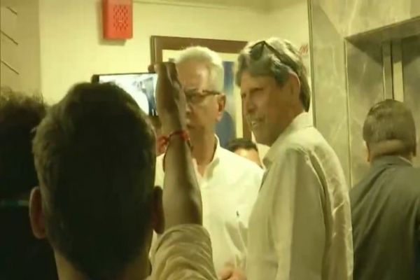 Kapil Dev-led team reaches Mumbai to pick next Team India coach Kapil Dev-led team reaches Mumbai to pick next Team India coach