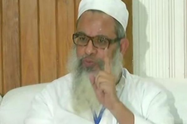 Kashmir humara hai: Top Muslim body supports Centre's Article 370 move News Image