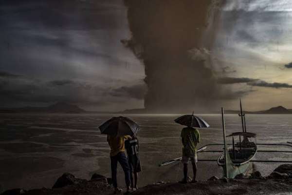 Lava gushes from Philippine volcano as ash spreads to Manila Lava gushes from Philippine volcano as ash spreads to Manila