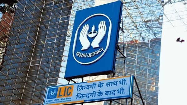 LIC employees' union up in arms against IPO plan LIC employees' union up in arms against IPO plan