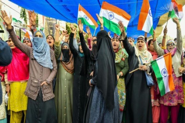 Locals stage protest in Jamia Nagar against CAA-NRC Locals stage protest in Jamia Nagar against CAA-NRC