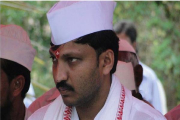 Maharashtra: Shiv Sena MP Omraje Nimbalkar injured in attack at rally News Image