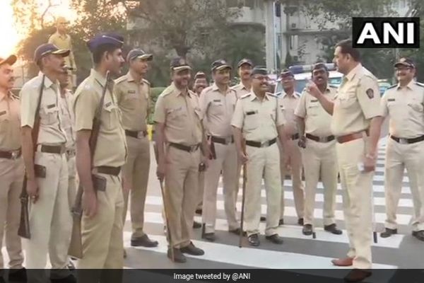 Maharashtra Bandh Called By Prakash Ambedkar's Party Gets Lukewarm Response Maharashtra Bandh Called By Prakash Ambedkar's Party Gets Lukewarm Response