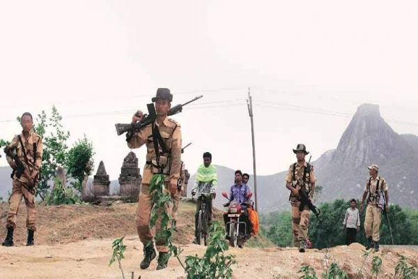 Maharashtra plans tough security law to deal with Naxals Maharashtra plans tough security law to deal with Naxals