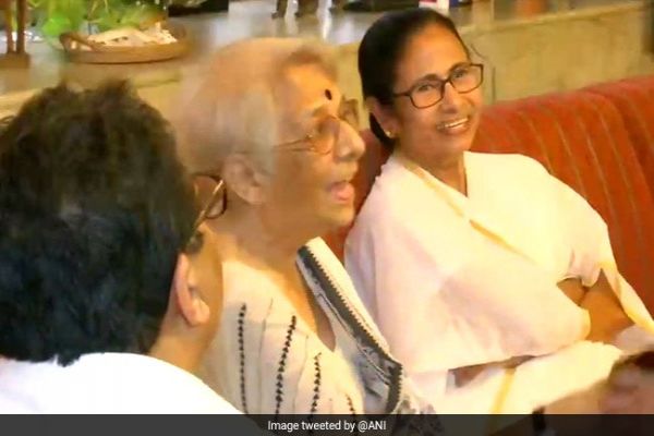 Mamata Banerjee Visits Abhijit Banerjee's Mother After Nobel Win News Image
