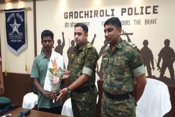 Maoist commander wanted in over 149 cases in Maharashtra, Chattisgarh surrenders Maoist commander wanted in over 149 cases in Maharashtra, Chattisgarh surrenders