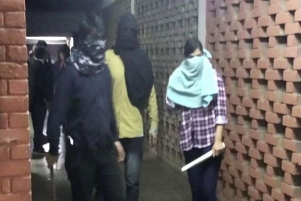 Masked woman in JNU attack photo not me, Komal Sharma tells NCW Masked woman in JNU attack photo not me, Komal Sharma tells NCW