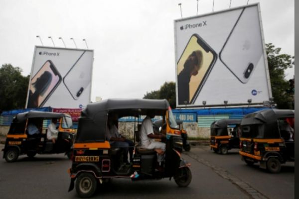 Mobile internet shutdown hit e-business in Lucknow Mobile internet shutdown hit e-business in Lucknow