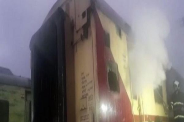 Mumbai: Fire in 3-tier AC coach of Jaipur Express News Image