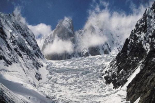 Nepal: 6 trekkers missing in Annapurna region avalanche Nepal: 6 trekkers missing in Annapurna region avalanche