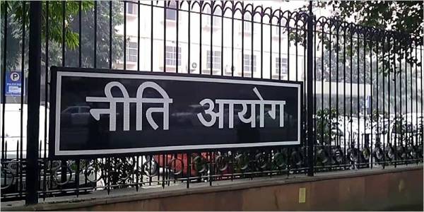Niti moots Rs 22,500-crore plan for private trains on 100 routes Niti moots Rs 22,500-crore plan for private trains on 100 routes