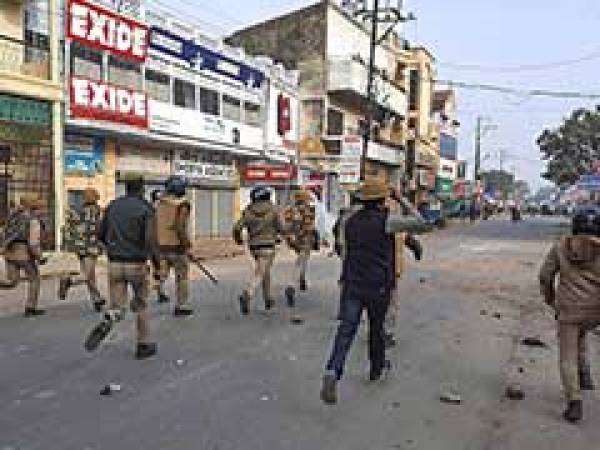 No Internet In 12 Districts Of UP, Cops Brace For Fresh Protests No Internet In 12 Districts Of UP, Cops Brace For Fresh Protests