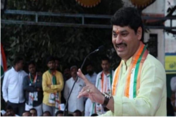 No slogans against Pankaja Munde, NCP leader Dhananjay warns supporters News Image