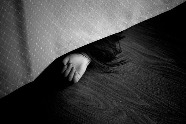 Nurse's Husband Slits Her Throat At Clinic In Telangana News Image