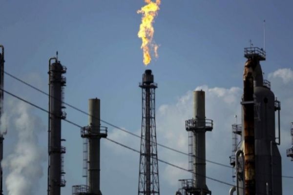 Oil plunges 25% as another coronavirus-fuelled trading week begins Oil plunges 25% as another coronavirus-fuelled trading week begins