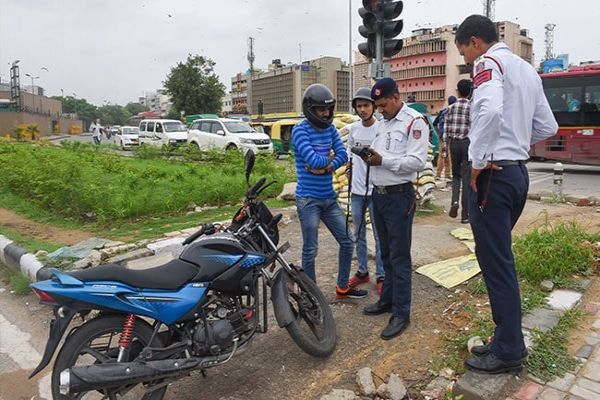 On New Year's Eve, 40 Fined Every Hour For Traffic Violations In Noida News Image