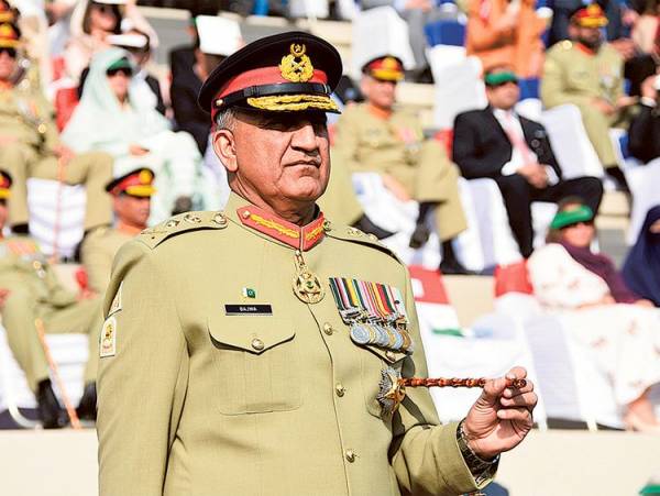 Pakistan Lawmakers Pass Bill for Extension in Term to Army Chief Pakistan Lawmakers Pass Bill for Extension in Term to Army Chief