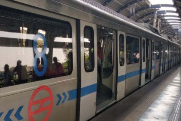 Passenger attempts suicide at Mandi House station on Delhi Metro's Blue Line Passenger attempts suicide at Mandi House station on Delhi Metro's Blue Line