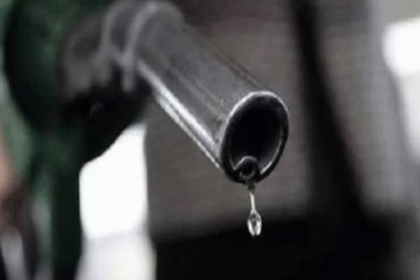 Petrol, diesel rates see sharp cut after fall in global crude oil prices Petrol, diesel rates see sharp cut after fall in global crude oil prices