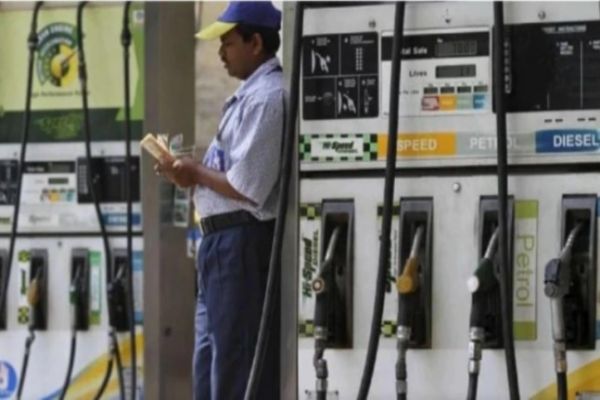 Petrol prices up 15 paisa, diesel by 17 paisa as crude hits $ 70 mark News Image