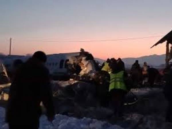 Plane with 100 on board crashes in Kazakhstan, 7 dead Plane with 100 on board crashes in Kazakhstan, 7 dead
