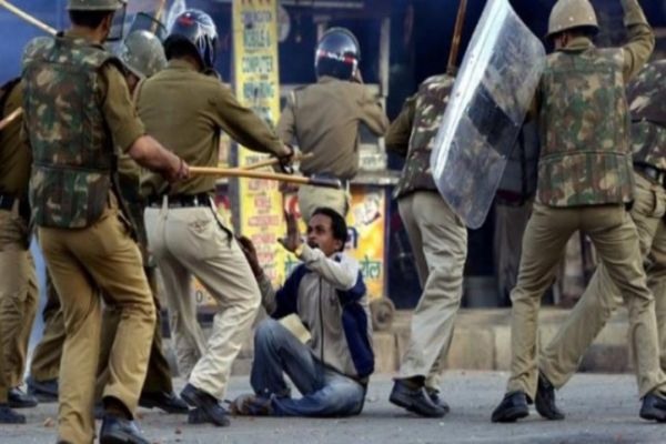 Police lathicharge NSUI, ABVP protesters in Agra, registers FIR Police lathicharge NSUI, ABVP protesters in Agra, registers FIR