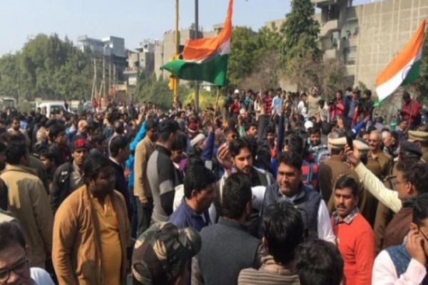 Poll officials, police meet to discuss situation in Shaheen Bagh area Poll officials, police meet to discuss situation in Shaheen Bagh area