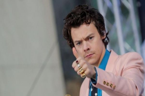 Pop singer Harry Styles says he is okay after knifepoint robbery Pop singer Harry Styles says he is okay after knifepoint robbery