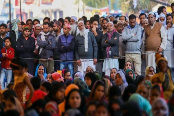 Put barricades, frisk outsiders: Delhi L-G tells police to step up security at Shaheen Bagh News Image