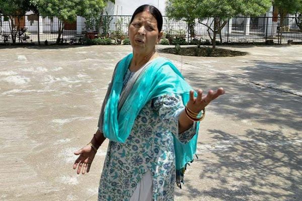 Rabri Devi Sends Daughter-In-Law's Belongings, Her Father Refuses To Take Rabri Devi Sends Daughter-In-Law's Belongings, Her Father Refuses To Take