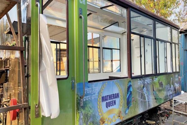 Railways starts 7-coach glass-enclosed vistadome train on Kalka-Shimla route Railways starts 7-coach glass-enclosed vistadome train on Kalka-Shimla route