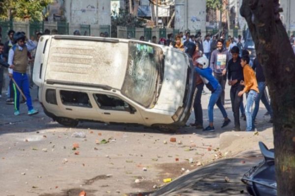 SC to hear plea by ex-CIC seeking lodging of FIR in connection with Delhi violence SC to hear plea by ex-CIC seeking lodging of FIR in connection with Delhi violence