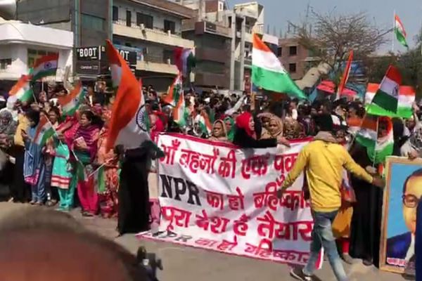 Shaheen Bagh Protesters Marching To Amit Shah's House Turn Back Shaheen Bagh Protesters Marching To Amit Shah's House Turn Back