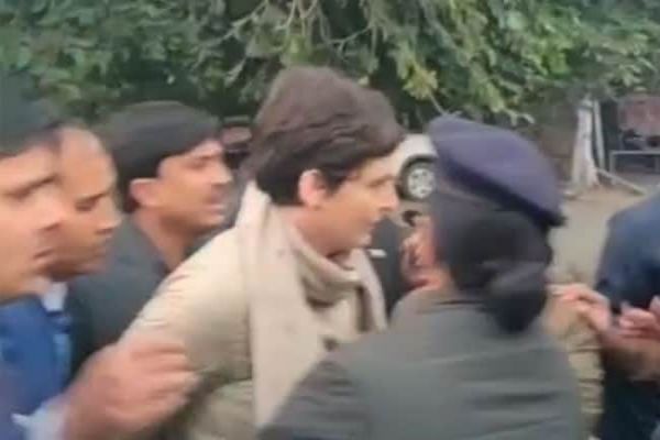 Shatrughan Sinha's Advice For PM On Priyanka Gandhis Alleged Manhandling Shatrughan Sinha's Advice For PM On Priyanka Gandhis Alleged Manhandling