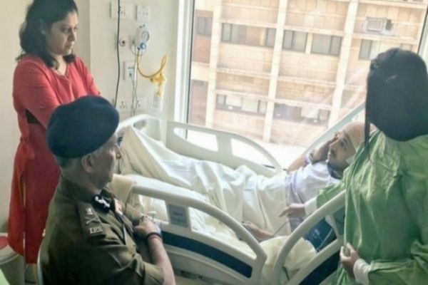 Special CP meets injured DCP Amit Sharma in Delhi's hospital Special CP meets injured DCP Amit Sharma in Delhi's hospital