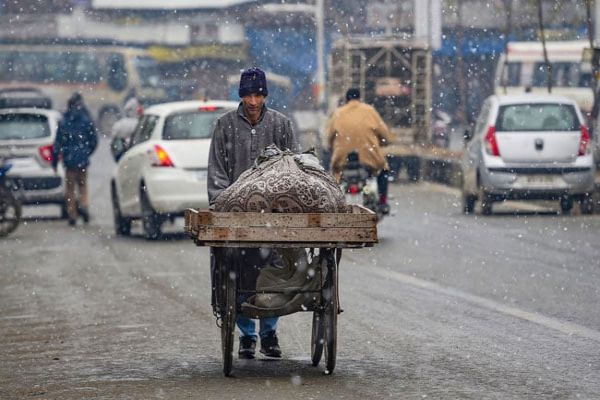 Srinagar Witnesses Coldest Night Of Season, Shivers At Minus 6.2 Degrees News Image