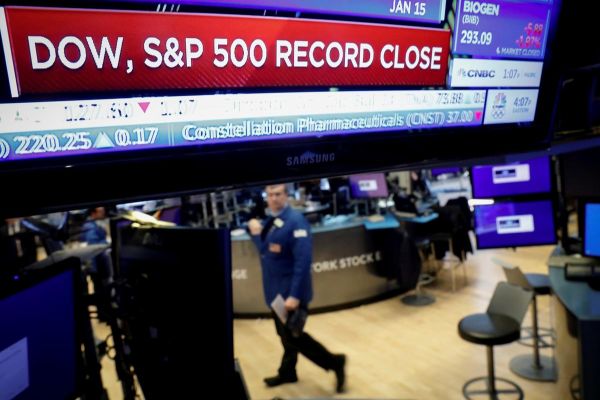 Stocks slide on Apple's virus warning, euro near three-year low Stocks slide on Apple's virus warning, euro near three-year low