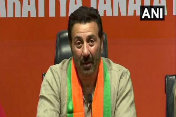 Sunny Deol attends district development committee meeting in Gurdaspur Sunny Deol attends district development committee meeting in Gurdaspur