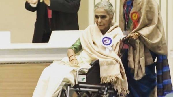 Surekha Sikri arrives in wheelchair to receive National Award Surekha Sikri arrives in wheelchair to receive National Award