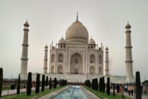 Taj Mahal's weekly closure upsets couples on Valentine's Day Taj Mahal's weekly closure upsets couples on Valentine's Day