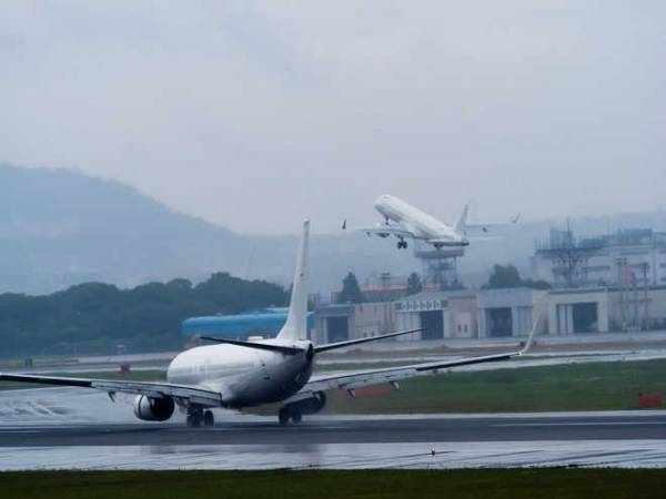 Thirty flights cancelled at Mumbai airport, 118 delayed News Image