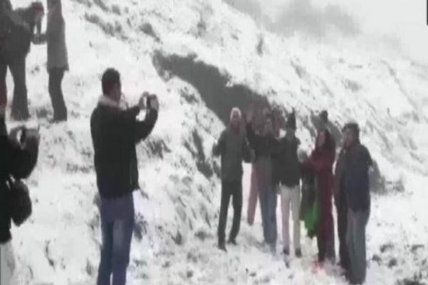 Tiger Hill in Darjeeling receives snowfall Tiger Hill in Darjeeling receives snowfall