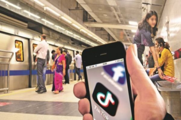 TikTok shoot menace jolts Delhi metro TikTok shoot menace jolts Delhi metro