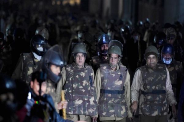 Treated like criminals by cops: Jamia students News Image