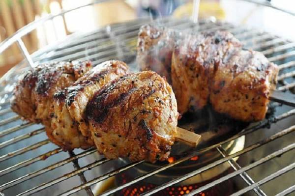 Two held for selling crow meat to chicken stalls in Rameswaram Two held for selling crow meat to chicken stalls in Rameswaram
