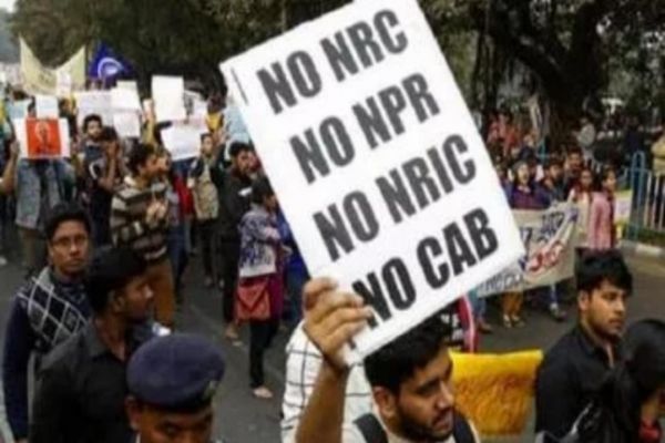 UP police files FIR against 135, arrests 20 for anti-CAA protests in Azamgarh UP police files FIR against 135, arrests 20 for anti-CAA protests in Azamgarh