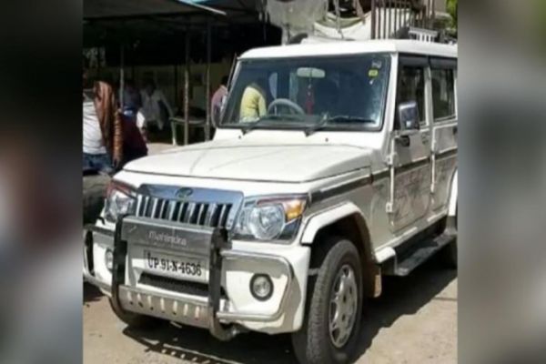 Uttar Pradesh: Man challaned for not wearing helmet while driving car Uttar Pradesh: Man challaned for not wearing helmet while driving car